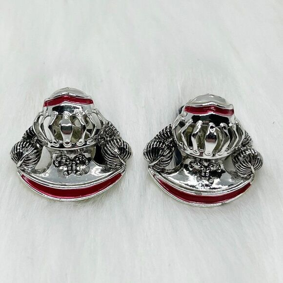 🔮 5/$25 Vintage Signed Star Knight's‎ Armor Clip-on Earrings - Picture 1 of 6